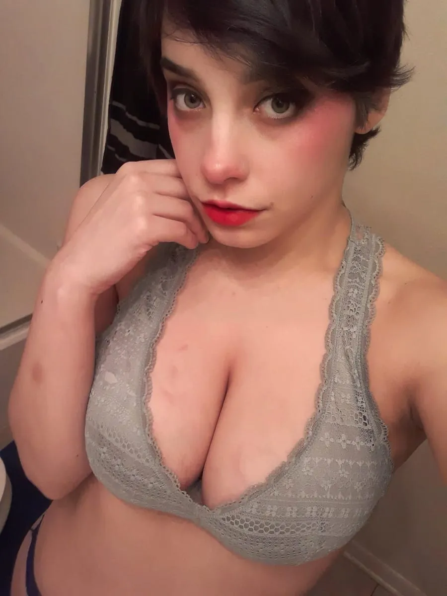 Yara, 21 vuotta — seksitreffit kaupungissa Helsinki